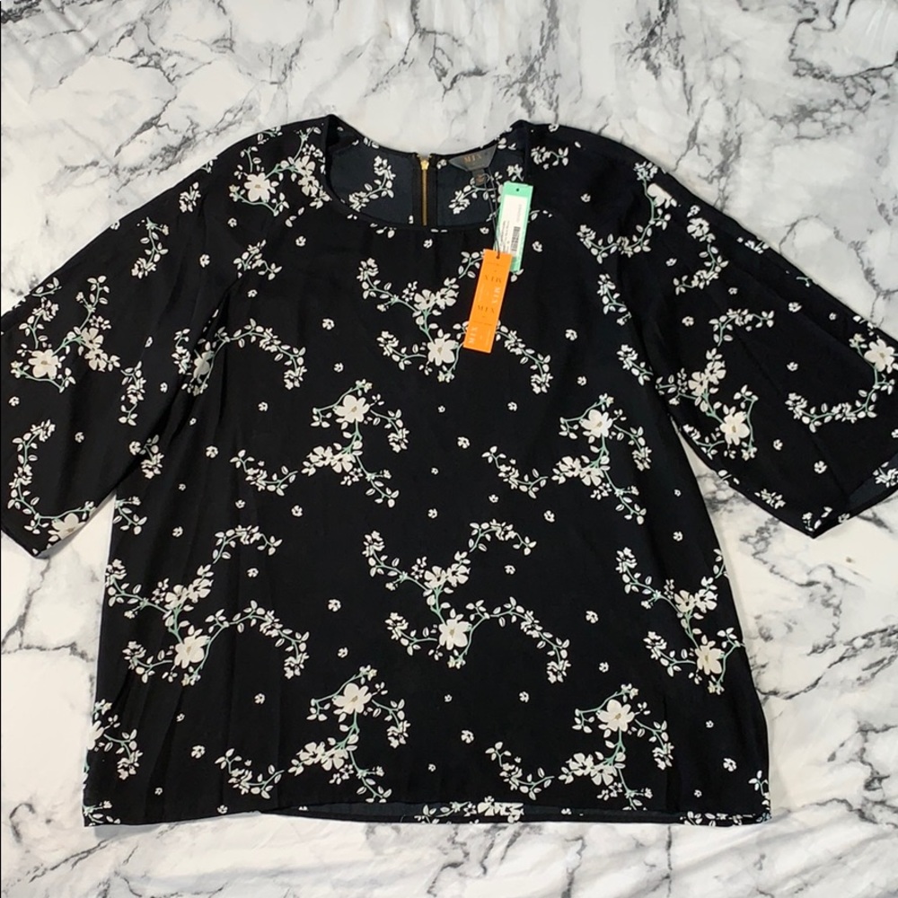 Floral patterned top